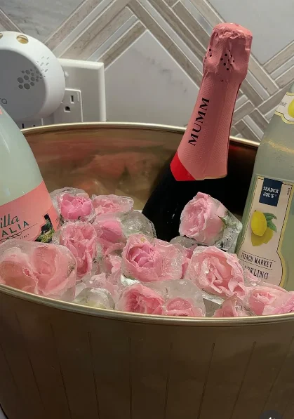 Baby In Bloom Table Decor